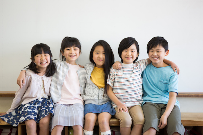 教室の小学生